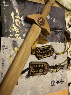 春风起，梨花开。有何心事，纸鸢高飞，说与山水听。


体验店