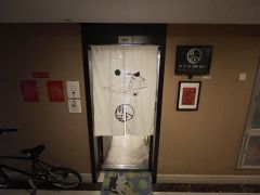 南风咖啡是杭州一家特别有意思的小店
不在街边 而是在居民楼里