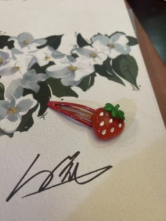 “爸爸虽然废了一条腿，但拼了命也会送你出去。”
“花花 不怕