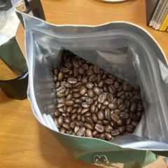 兄弟们这款苦到我心巴上有点。
工具：双阀摩卡壶 85g水 1