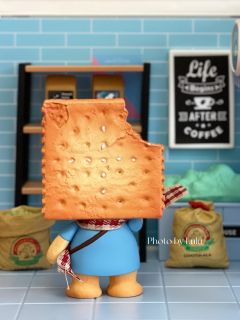 一块干干脆脆的小饼干！

好想吃掉TA！！