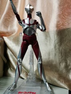 高达40厘米的新奥,虽然很多评测说第一次拿到感觉十分震撼,但