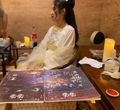 这世间众生皆孤寂,应怪众生未见过你。
我在哪儿?我在做什么