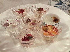 23年古风纯爱天花板我心目中是这个盒装本 
《芸芸》不需要靠