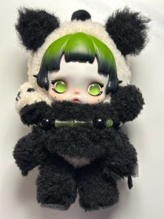 这一款实在是太漂亮了，细节满满。除了背面是熊猫，侧面耳朵也是