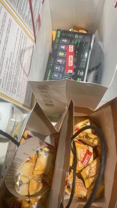 我一直认为泡泡玛特的萌粒做工不错,样子很好,性价比也很高。所