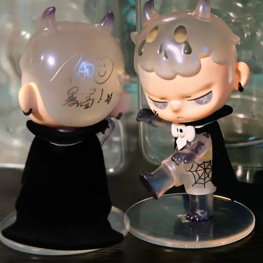 【限定品】POPMART KUBO COUNT PHANTOM Kubo Count Phantom Figurine - Kubo 德古拉伯爵吊卡 – Art Toy