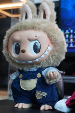 不愧是我黑皮仔
虽然初代但是质感更优秀的样子
痞帅气质太吸引