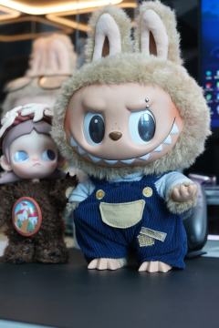 不愧是我黑皮仔
虽然初代但是质感更优秀的样子
痞帅气质太吸引