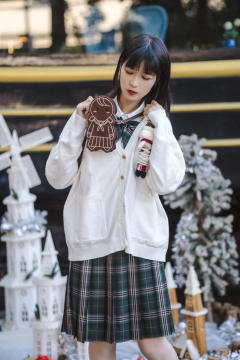 “这是新鲜出炉的姜饼～希望您能喜欢🎄 ”