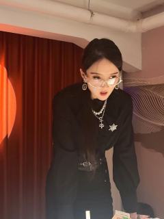 你需要我吗？
需要的吧。
毕竟，这可是上帝的安排。

店家：