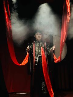 没有人还会记得，你叫湖光
是阳光下…波光粼粼的湖面

体验角