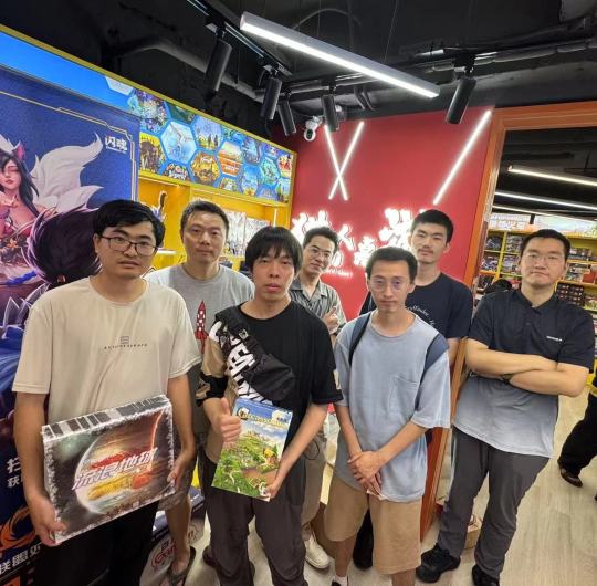 
2025卡卡颂全国选拔赛—猎人桌游徐家汇店战况

8月9日猎人桌游徐家汇店举行了卡卡颂选拔赛，八位选手火热比拼！！

🎥三轮瑞士轮+决赛胜出的选手们：
第一名：扬帆起航🚢
第二名：神奇海螺🐚
第三名