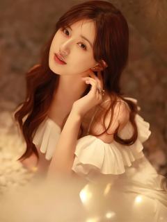 我真受不了了，最近经常刷视频刷到赵露思直播内涵虞书欣。
我就