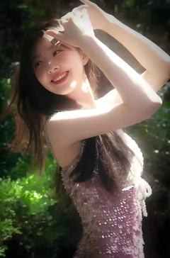 我真受不了了，最近经常刷视频刷到赵露思直播内涵虞书欣。
我就