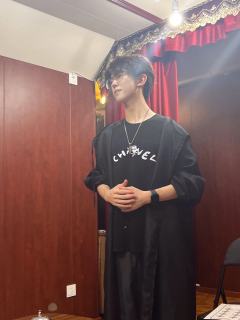 我会陪你演好每一场戏,
你可以尽情的利用我,
哪怕,是用卑劣