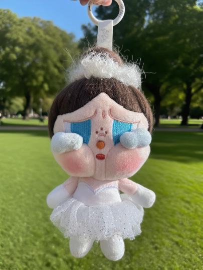 crybaby的这款吊卡买之前以为是美美的白雪公主，拿到手才发现是我想多了🤣🤣🤣