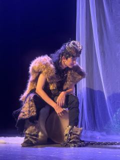 当鸾鸟撞碎铜镜：这场反PUA大戏，连呼吸都带着刀光

昨天晚