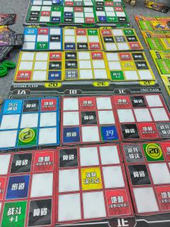 这款怪谈桌游，我直接玩到上头！
它的美术风格太戳我了，满满的