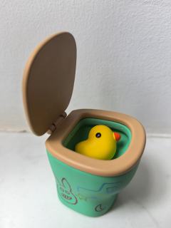 企鹅🐧马桶小场景，好适合放在卫生间哦，鸭子还能磁吸在企鹅头