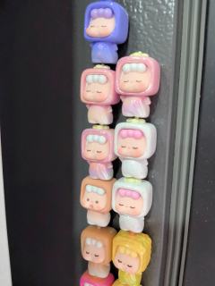 我家冰箱正面是玻璃，我只能给他安排到侧面了😍也很好看😘