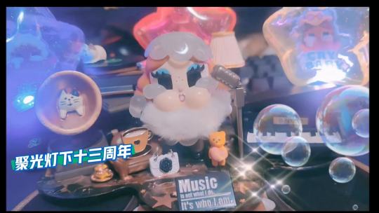 舞台上的哭女士唱的太动听了……