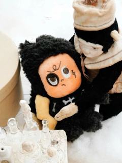 谁懂啊，一个像芒果核的小娃娃居然比labubu还火，溢价那么