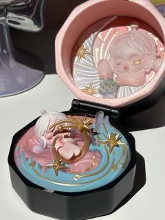 一发入魂！一定选最轻那个！
看中黑粉配色SP戒指盒啦，于是店