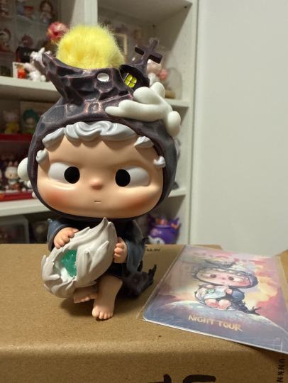 这个娃真的非常好看，尤其是因为光的时候🤩这个蓝色真的太好看了🥰😍，得留点光，不然🤣真的有点恐怖😱呢！但不影响他简直太亮了🥳