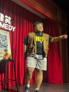 超多互动环节：热场即兴笑炸💥、树洞解惑妙语连珠、热点点评犀