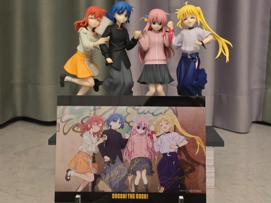 Aniplex 网店都没有给我在线下找到了，直接拿下❤️还送声优签名立牌