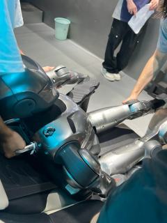 《我与我的机器人同事》