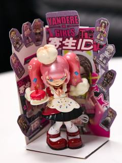 
包装盒大改造，摇身一变 小小展示台✨
摆上去每个盲盒都萌炸