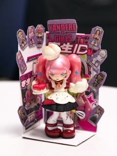 
包装盒大改造，摇身一变 小小展示台✨
摆上去每个盲盒都萌炸