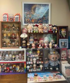 娃娃多的已经有一个盒子看不到了…
还有拉布布mega，中娃直