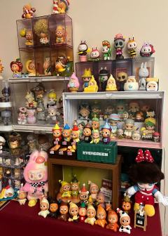 娃娃多的已经有一个盒子看不到了…
还有拉布布mega，中娃直