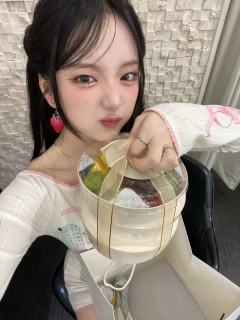 萌萌的
代表emoji：🦋
本名：最智元(최지원)

艺名