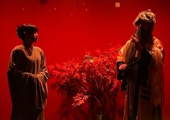 “江湖犹念故人碑，来年又芳菲。”
“山河仍在，苍天不老，青史