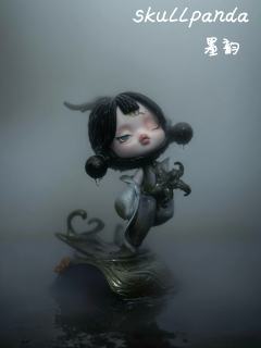 墨韵凝香藏雅意，仙姿带雨立幽庭