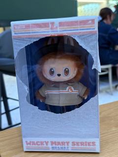 泡泡玛特POP MART labubu便利店吊卡
THE M