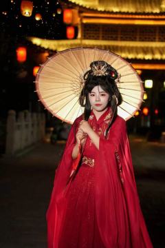 洛阳的汉服还是如此的权威，原相机拍出来的妆也太扛打了。