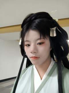 洛阳的汉服还是如此的权威，原相机拍出来的妆也太扛打了。