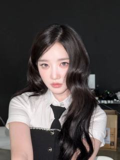 今日头像-金琉然Yooyeon
六颜三实力竞争者就是这么美！