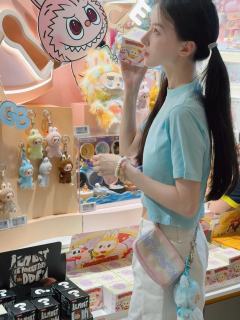 不摇显得不合群
