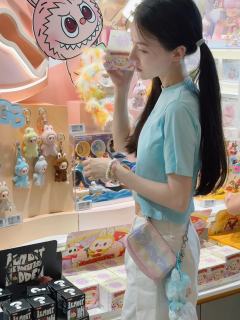 不摇显得不合群
