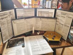 【闲暇时的桌游馆跑团活动体验战报】
很可惜，没能体验到满配的