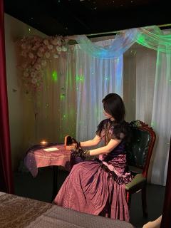 泪儿《温床》测评
地点： 芒川剧场
剧本类型：欧式/情感/演