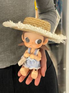 不抱我 我就赖在这不走啦！