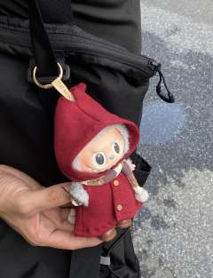 回头率敲高的阿姨hhh
魔法棒是粘在手上面的哦
不留胶可重复