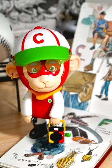        家人们，我不允许还有人不知道栖境×陈建周「大梦想家」系列盲盒！刚看到这个系列盲盒的时候，我直接被惊艳到。
       这个系列的创作概念太绝了，是潮流一线艺术家陈建周“以大圣自喻”艺术